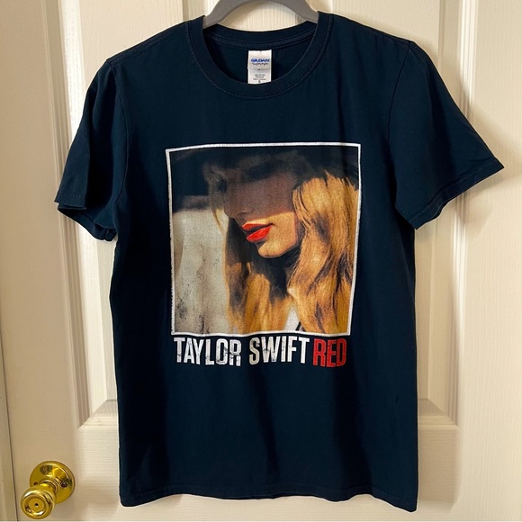 Taylor Swift Tops - Taylor Swift 2013 Red Tour Tee size Small
